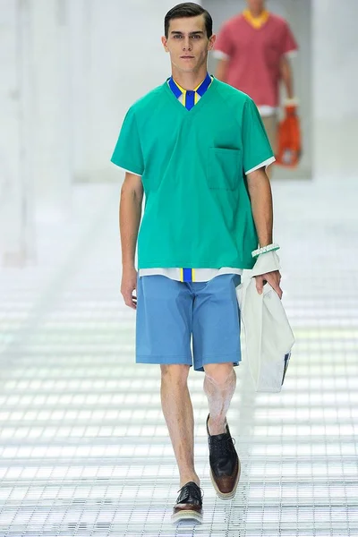 Look 28